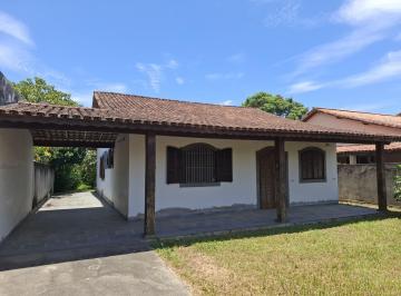 Casa de 3 quartos, Araruama · Casa independente 3qtos e amplo quintal em Araruama