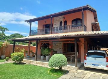 Casa · 252m² · 5 Quartos · 4 Vagas · Casa em condominio fechado com cinco dormitórios e piscina.