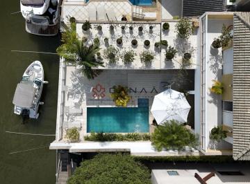 Casa · 209m² · 5 Quartos · 3 Vagas · Linda casa de canal em condomínio fechado em Angra dos Reis-RJ
