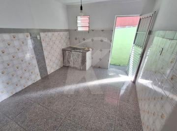 Casa · 30m² · 1 Quarto · Casa com 1 quarto, cozinha e banheiro.