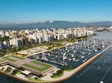 4786b2cbf5bec3a368d16ff410ddef2e4c80e82a · Apartamento Frente Mar na Marina Beira Mar Norte, em Florianópolis.