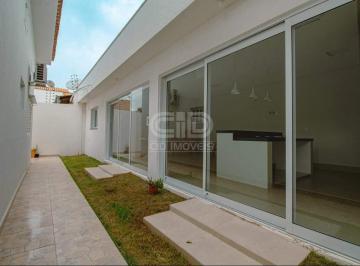 Casa · 220m² · 3 Quartos · 2 Vagas · Casa com 4 quartos próximo a Av. das Torres