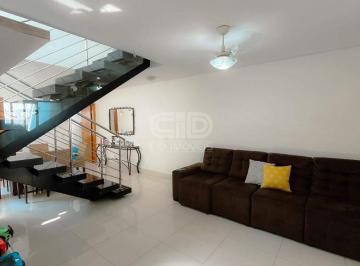 Casa · 158m² · 3 Quartos · 2 Vagas · Sobrado á Venda com rua Fechada de 3 suítes no bairro Santa Cruz 2