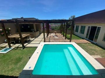 Casa · 490m² · 3 Quartos · 2 Vagas · Casa linda com 3 suítes 6 vagas - lazer com piscina - espaço gourmet - próximo ao Souza Bueno