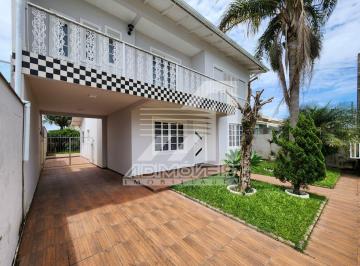 Casa Venda 360m² de 3 quartos · Casa com 3 dormitórios, jardim e churrasqueira no bairro Carianos