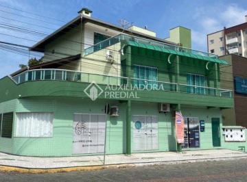 469967_i3VmQyuY6uahi565t6L14_46996765fc94e23bccd.jpg · Casa a venda 4 quartos no Centro de Camboriú-SC.