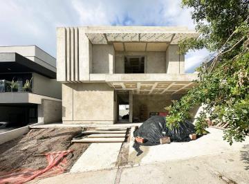 c32ff04223385b5786c2e62c54c9f86ecf9ae61e · Sobrado 276m², 4 Suites Escritório e Piscina.