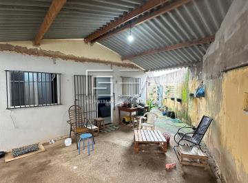 Casa · 2 Quartos · 2 Vagas · Ótima Oportunidade! Casa com 2 Quartos à Venda