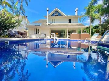 Casa · 360m² · 4 Quartos · 2 Vagas · Charmosa Casa em Condomínio Fechado - Frente à Praia Mole