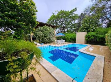 Casa de 11 quartos, Gravatá · Conjunto residencial com 3 casas à venda em Gravatá/PE!