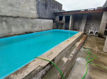 Casa de 2 quartos, Itanhaém · Casa Lote inteiro com piscina apenas avista lado praia