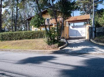 Casa · 241m² · 4 Quartos · 10 Vagas · Casa repaginada a venda em região nobre de Capivari - Campos do Jordão