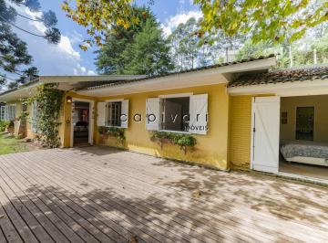 Casa · 200m² · 3 Quartos · 4 Vagas · Casa para venda no bairro de Descansópolis, com muita natureza e vista