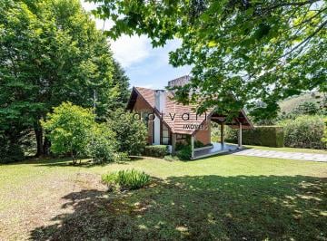 Casa · 133m² · 3 Quartos · 11 Vagas · Chalé na Montanha Magnífica 3 dormitórios