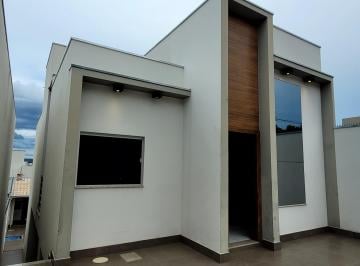 Casa de 4 quartos, Montes Claros · Linda casa no Ibituruna. 4 quartos, sendo um suíte closet. 190 m² de construção