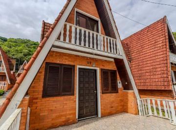 Casa · 60m² · 2 Quartos · 1 Vaga · Casa estilo chalé à venda no Condomínio Fabiana no Pioneiros em Balneário Camboriú.