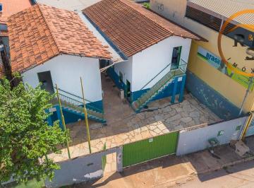 ed727b84247b3a690874aea6378445ffe701bde3 · Prédio na rua do Caic, montado para funcionamento de escola