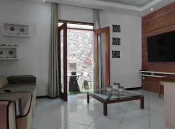 img0 · Casa com 5 Quarto(s) e 2 banheiro(s) para Alugar, 300 m² por R$ 3500 / Mês