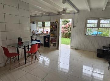 444 · Casa de 3 quartos no bairro Lagoa da Conceição, Florianópolis.