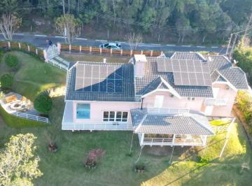 Casa · 450m² · 5 Quartos · 4 Vagas · Espaço de Bem-Estar e Vista Espetacular no Alto do Capivari.