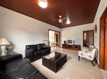 Casa de 5 quartos, Pirenópolis · PIRENÓPOLIS - CASA TÉRREA – 5 QUARTOS SENDO 3 SUÍTES