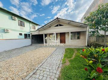 Casa · 188m² · 4 Quartos · 2 Vagas · CASA COM 4 QUARTOS SENDO DUAS SUÍTES NO BAIRRO SOUZA CRUZ EM BRUSQUE/SC