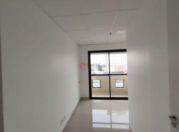 Comercial · 37m² · 1 Vaga · Sala comercial para compra ou locação com 37 metros, 2 banheiros, ótima localização.