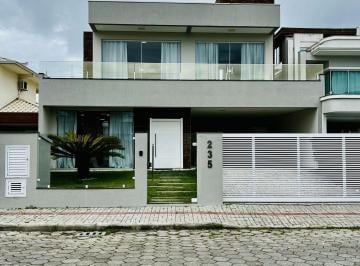 Casa · 219m² · 3 Quartos · 4 Vagas · Casa com 02 pavimentos, 03 quartos mobiliada com espaço gourmet