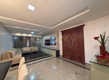 Apartamento · 215m² · 4 Quartos · 2 Vagas · Apartamento Clássico à venda no Centro, 4 quartos sendo 1 suíte.