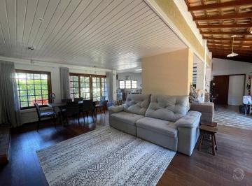 3 · Casa com 3 quartos e 3 suítes em Sambaqui