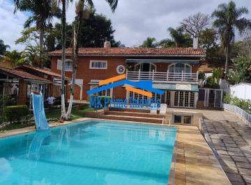 Casa · 830m² · 3 Quartos · Luxuosa Casa c/ 3 Suítes, Área Gourmet, Piscina Semi-Olímpica e Muito Mais.
