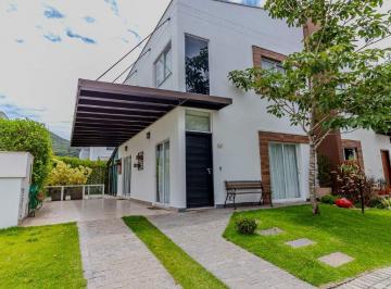 Casa · 190m² · 3 Quartos · 2 Vagas · Casa no Condomínio Village dos Ipes em Balnéario Camboriú