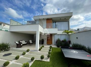 Casa · 360m² · 4 Quartos · 2 Vagas · Casa em condomínio de alto luxo de 360m² no Recreio.