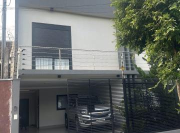Casa · 202m² · 4 Quartos · 2 Vagas · VENDA | Sobrado, com 4 dormitórios em Centro, Sarandi