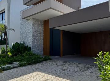Casa · 349m² · 4 Quartos · 6 Vagas · Casa de alto padrão à venda no Condomínio Villa Jardim, Cuiabá – Sofisticação e conforto