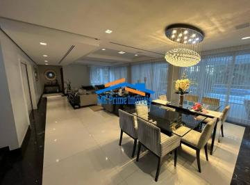 Casa · 875m² · 4 Quartos · 8 Vagas · Imponente Casa de 4 Suítes com Suíte Master, Lazer Completo e 8 Vagas.