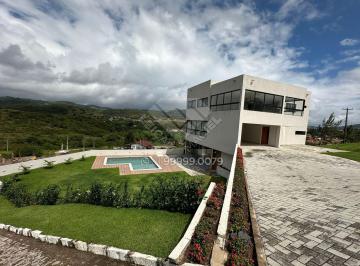 Casa · 200m² · 5 Quartos · 2 Vagas · Casa com 3 pavimentos em Gravatá