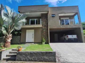 Casa · 240m² · 3 Quartos · 2 Vagas · Casa com piscina e móveis planejados, 3 quartos sendo 1 suíte no condomínio Altos de São José - SC