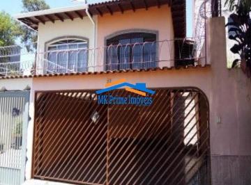 Casa · 130m² · 3 Quartos · 3 Vagas · Casa com 3 quartos sendo 1 suíte e 3 vagas de garagem.
