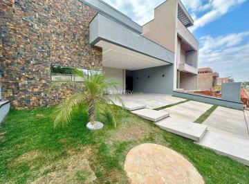 Casa · 242m² · 3 Quartos · 4 Vagas · Belíssima casa 3 dormitórios mais escritório sendo 3 suites, vaga para 4 carros, condomínio completo
