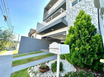 Casa · 203m² · 3 Quartos · 4 Vagas · Belíssima casa à venda com 3 dormitórios, sendo 1 suíte master com closet, com vista livre em condom