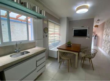 Casa · 150m² · 2 Quartos · 3 Vagas · Sobrado Moderno no Picanço: Conforto e Estilo