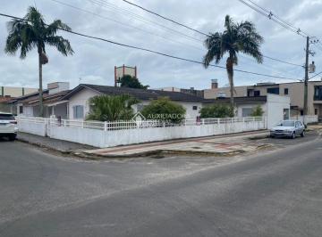 678690_iJ5C42_67869067a4bf460845c.jpg · Casa de esquina