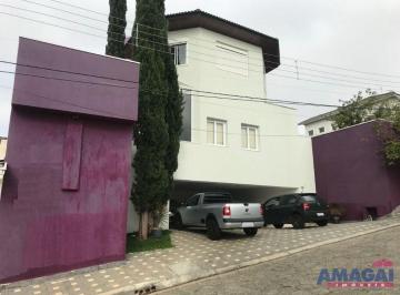 Casa · 315m² · 3 Quartos · 6 Vagas · Casa em condomínio a venda