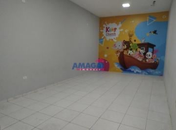 Comercial · 40m² · 4 Vagas · Sala comercial de 40 m² próxima ao Centro