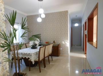 Casa · 298m² · 3 Quartos · 8 Vagas · Casa à Venda
