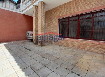 Casa · 218m² · 3 Quartos · 3 Vagas · Sobrado com 3 quartos para venda no Centro de Jacareí