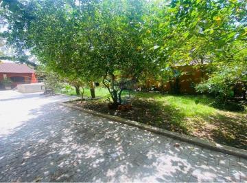 Casa · 190m² · 3 Quartos · 8 Vagas · Casa no Guaiuba próximo praia e cercado de natureza.MARAVILHOSA.