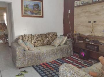 Casa · 50m² · 2 Quartos · 2 Vagas · Casa Térrea na Vila Galvão de 50m², com  2 dormitórios, garagem, quintal e entrada lateral.