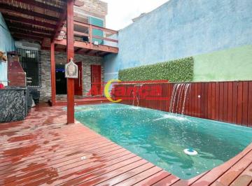 Casa · 162m² · 2 Quartos · 2 Vagas · CASA COM PISCINA